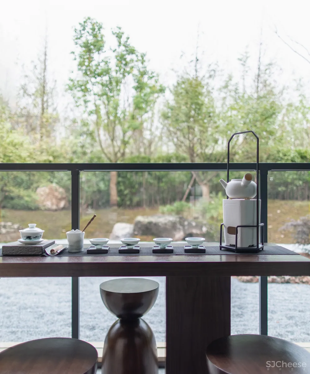 让我们静心聆听丝巾诉说的动人故事 ,Hermès l 红星地产×香港方黄新作