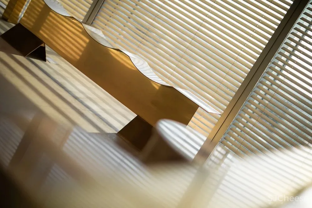 DOMANI 东仓 亮如白昼的夜及温和的肢解