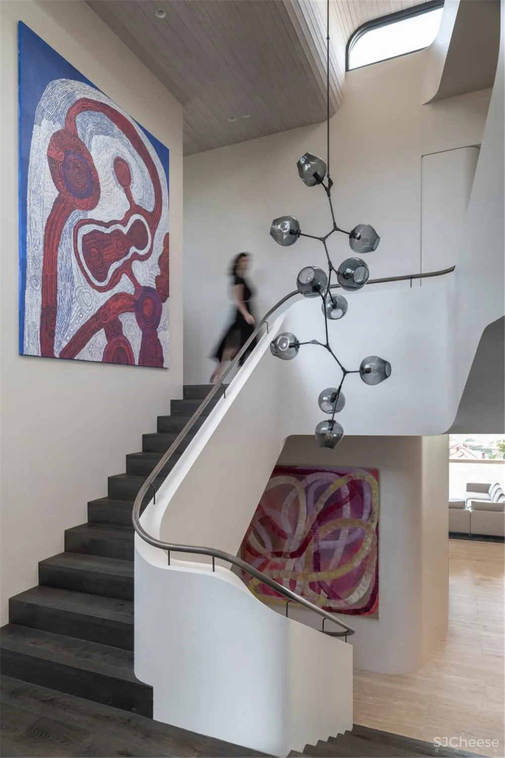 都是转角窗户,「曲面」和「直角」哪个更高级?