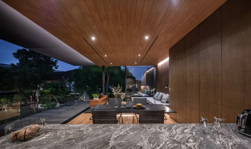 泰国机师450㎡的家,与阳光绿意一起呼吸!