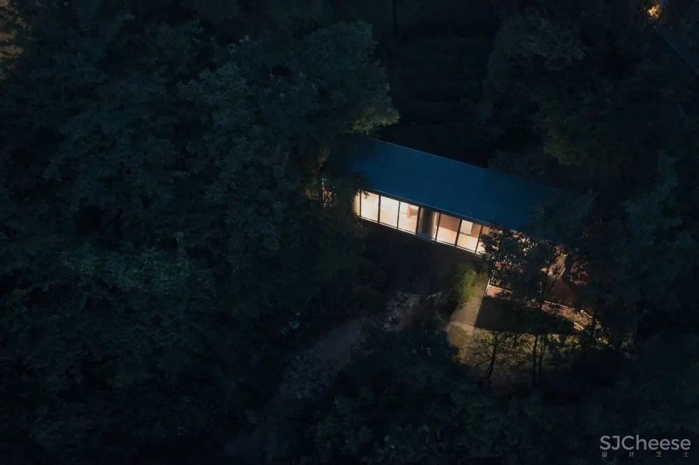 茶田里的悬浮木屋 千山云舍三峡木屋酒店