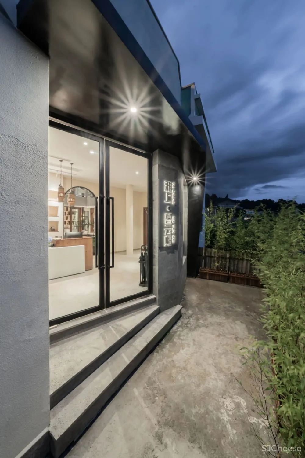 告别人从众！这个被低估的“西南小瑞士”，被稻田火山与古老温泉所拥抱，600年边陲小城的魅力，人见人爱！