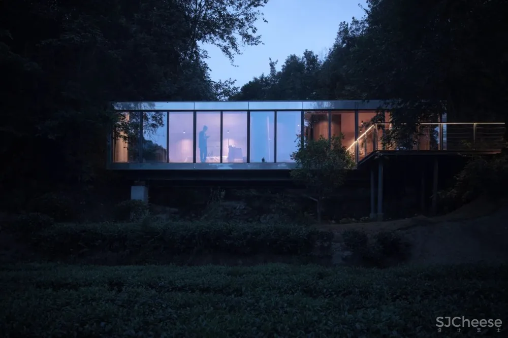 茶田里的悬浮木屋 千山云舍三峡木屋酒店