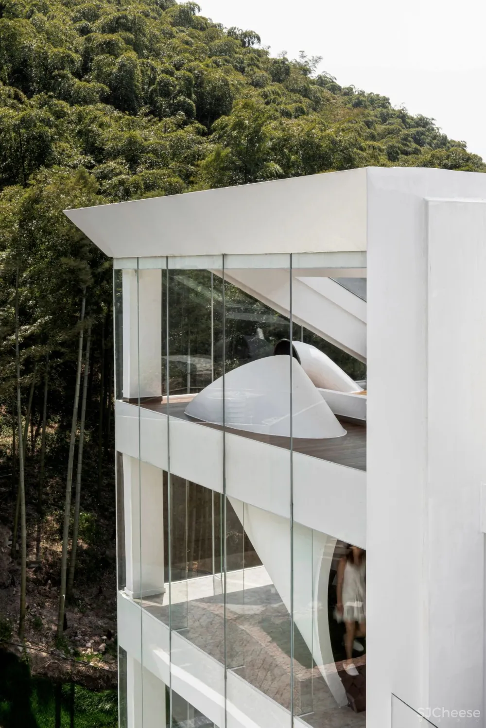 竹海里的极简酒店,美。