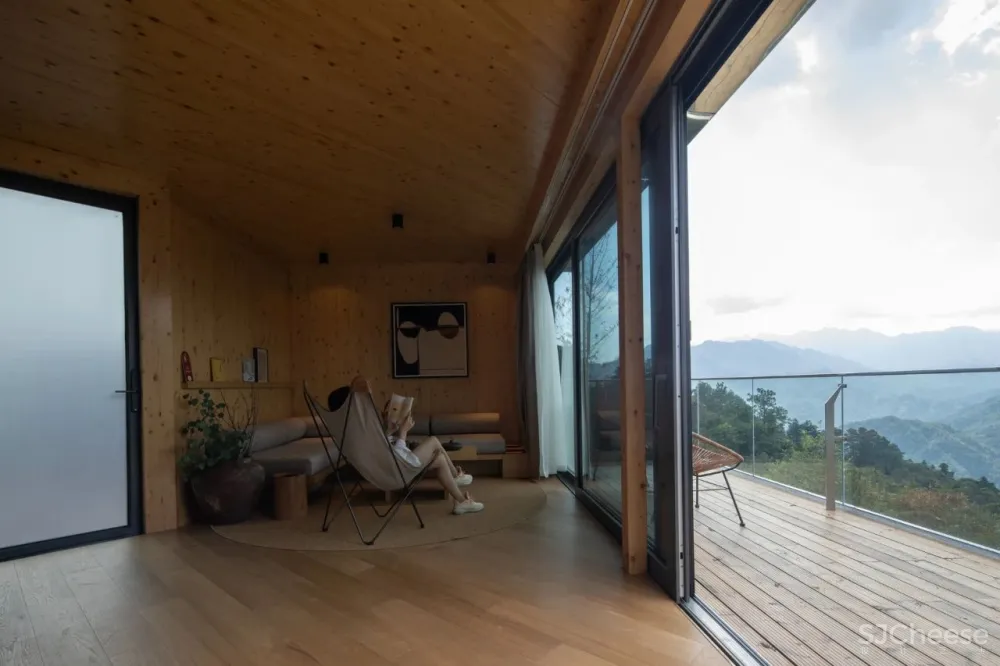 茶田里的悬浮木屋 千山云舍三峡木屋酒店