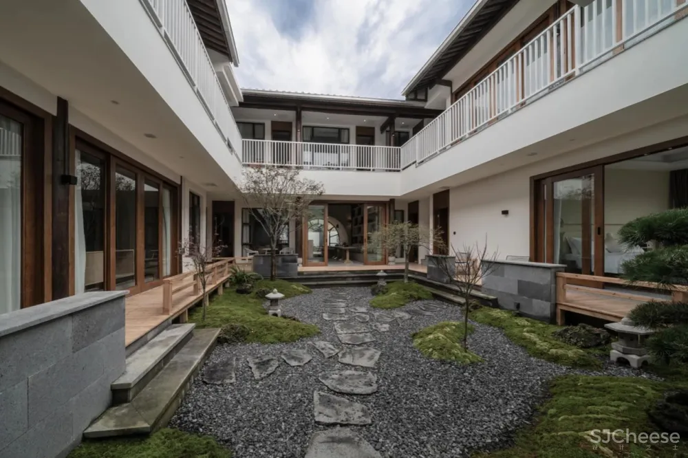 告别人从众！这个被低估的“西南小瑞士”，被稻田火山与古老温泉所拥抱，600年边陲小城的魅力，人见人爱！