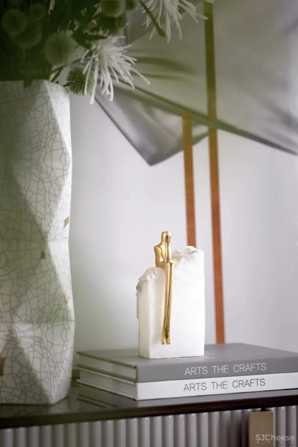 中性色作为空间主色调，搭配以暖温度的姜黄！