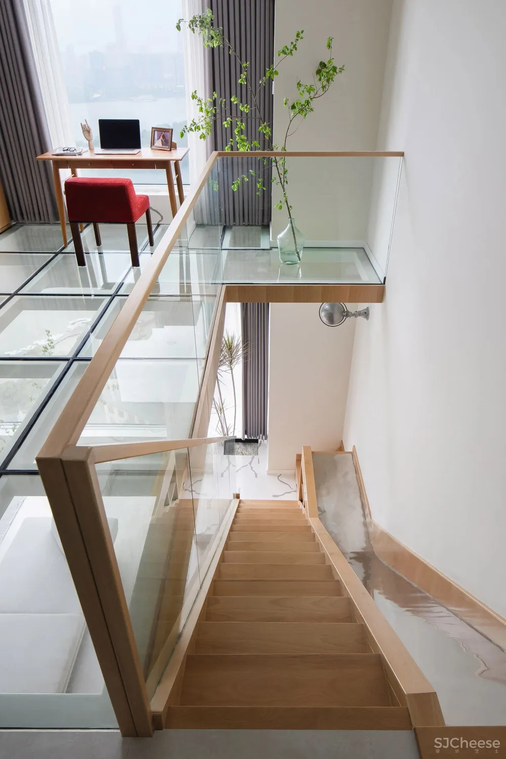 140㎡全透明的家,网红玻璃栈道 滑滑梯爽翻了!