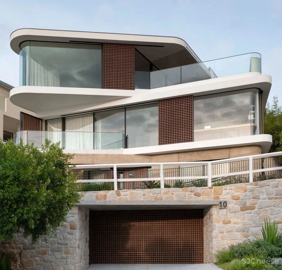 都是转角窗户,「曲面」和「直角」哪个更高级?