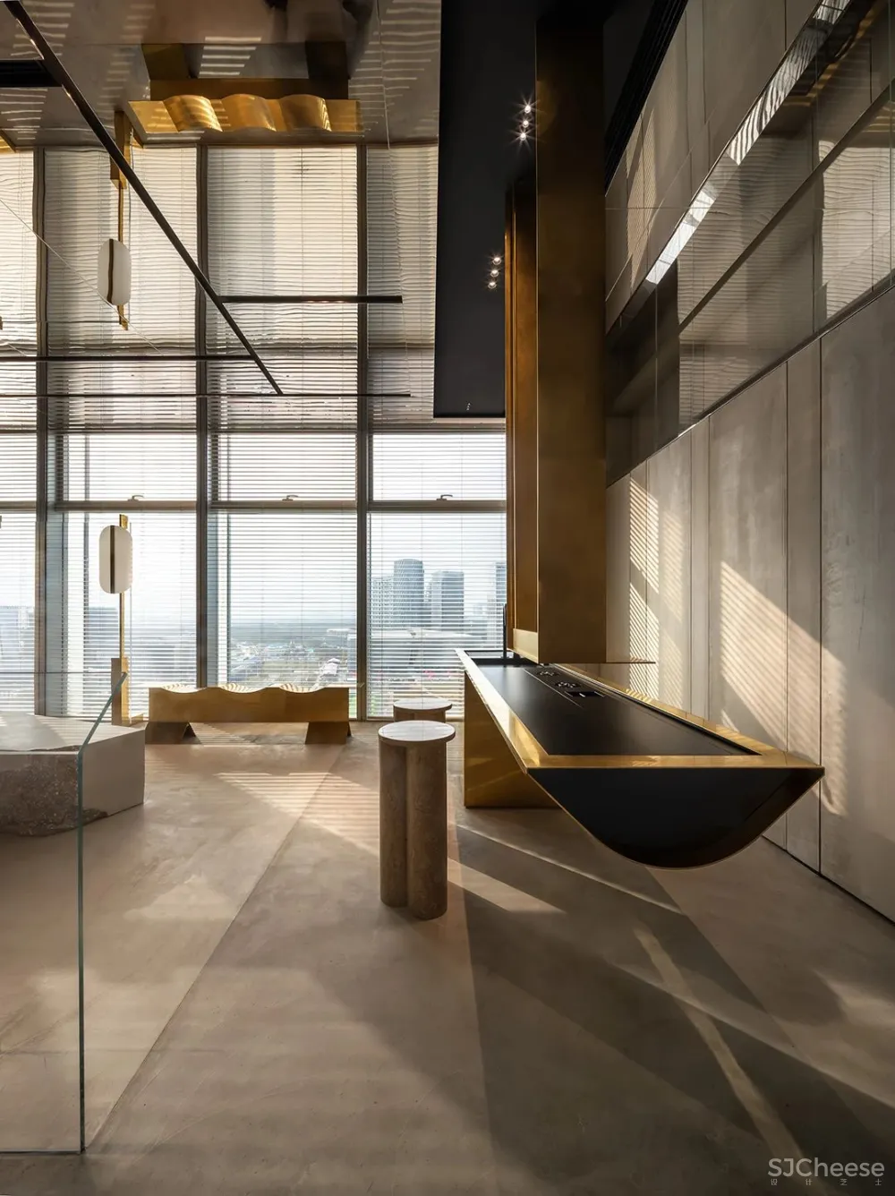 DOMANI 东仓 亮如白昼的夜及温和的肢解