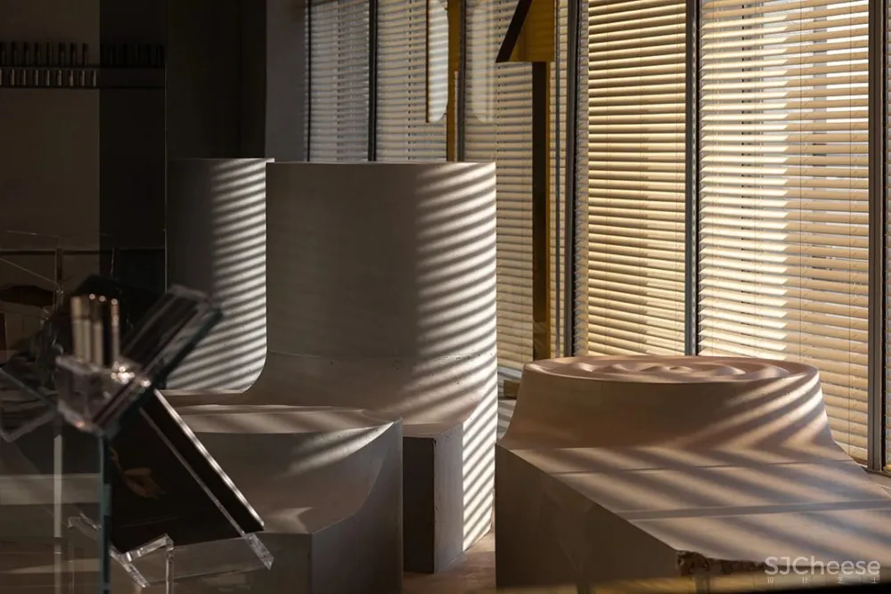 DOMANI 东仓 亮如白昼的夜及温和的肢解