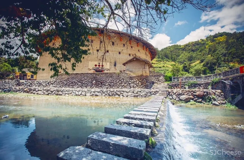 《花木兰》中国取景地藏着一间文艺酒店，改造百年土楼，仅26间房