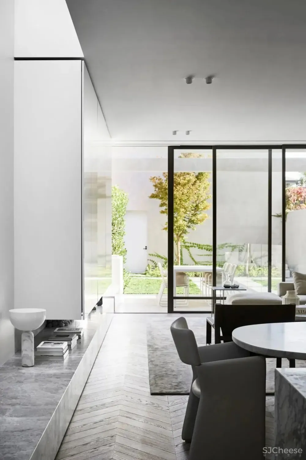 墨尔本克制平静的简约住宅 Conrad Architects