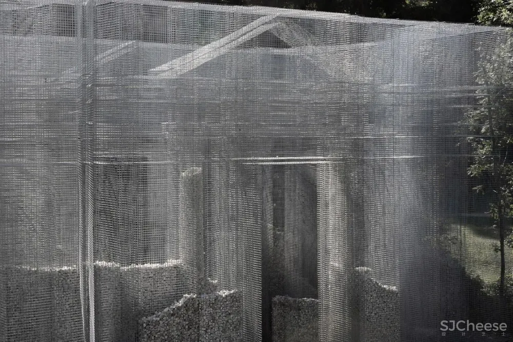 Edoardo Tresoldi丨 打造令人屏息的铁丝建筑艺术