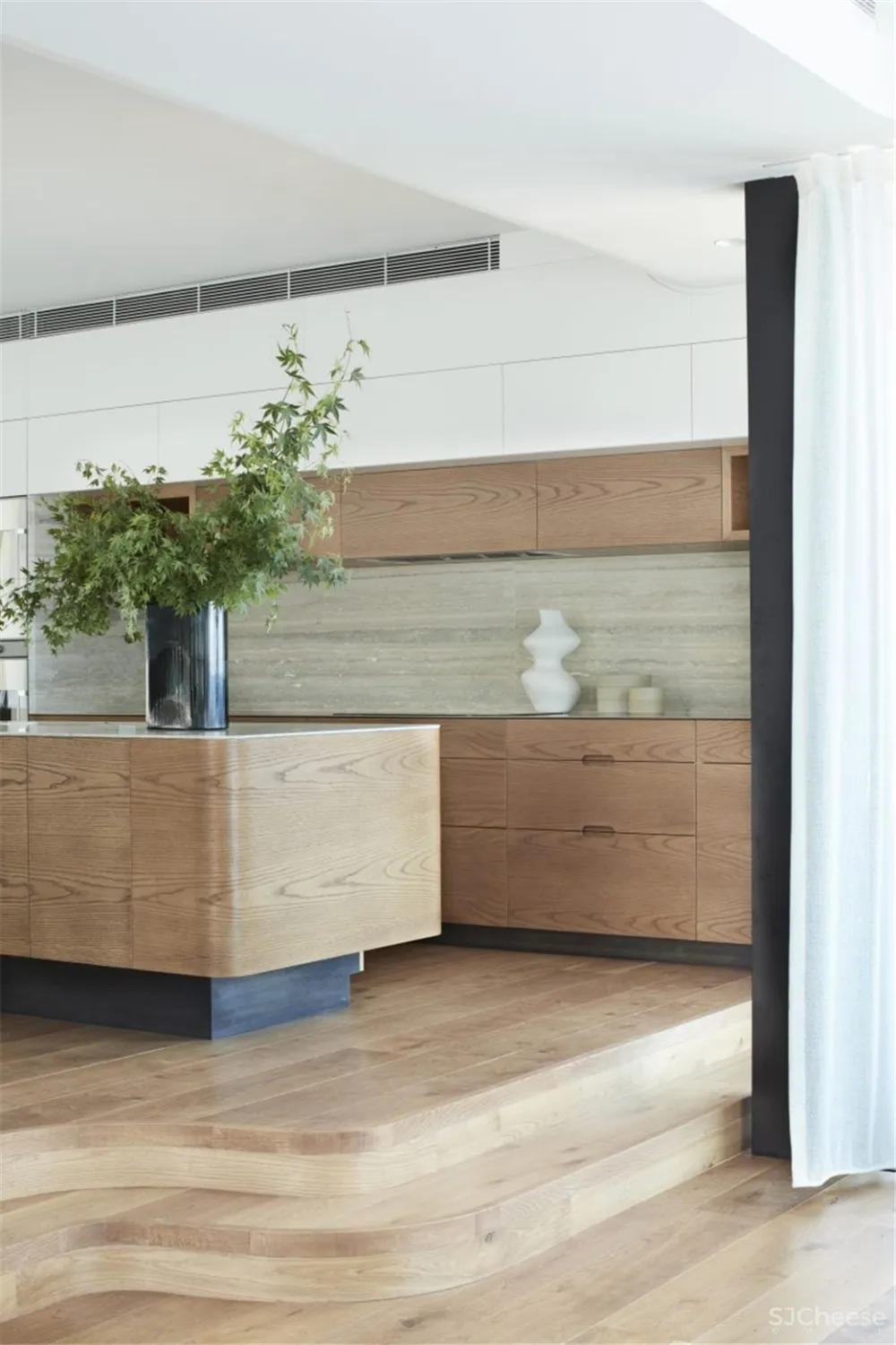 都是转角窗户,「曲面」和「直角」哪个更高级?