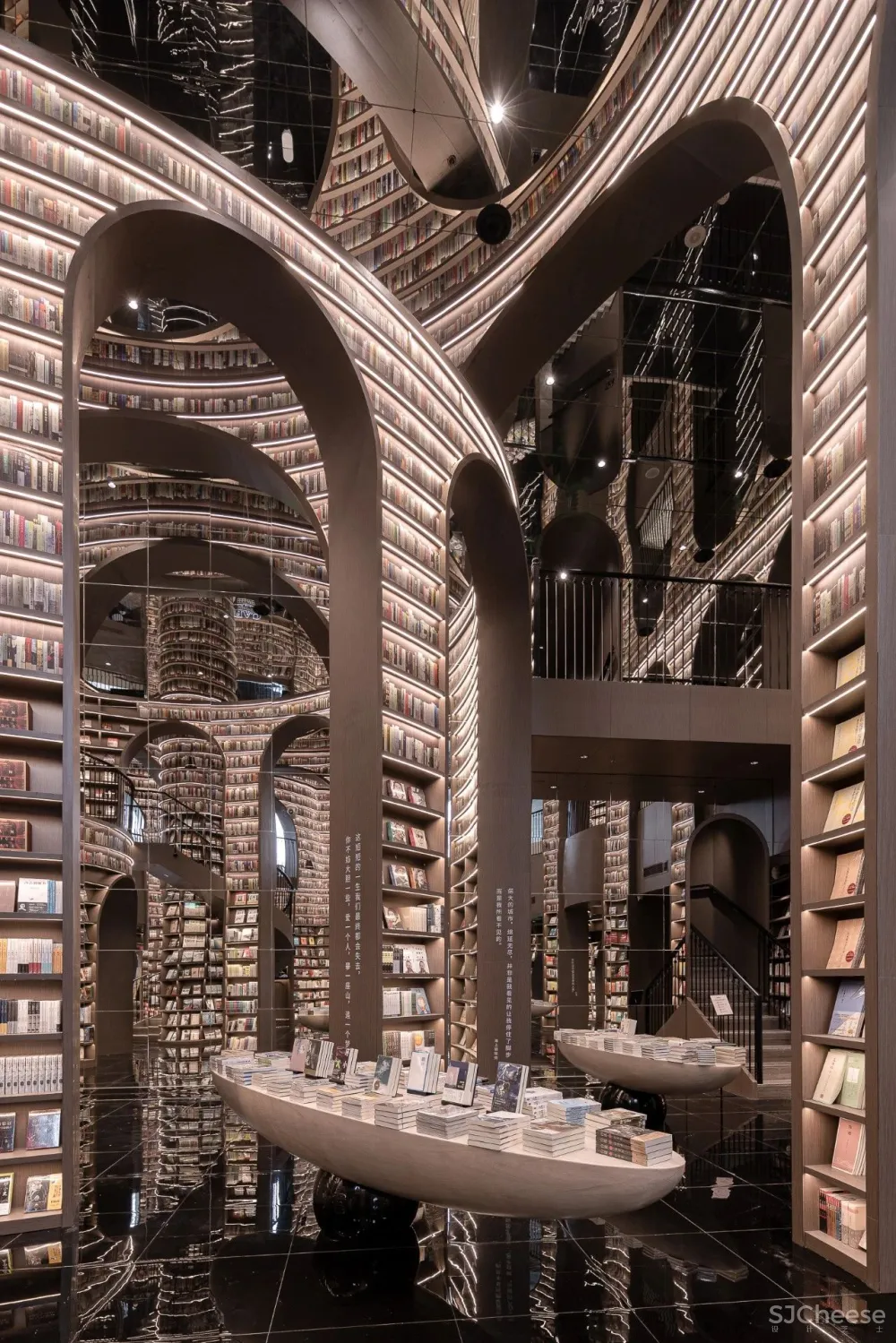 【设计女神新作】最美网红书店入驻成都,超高颜值魔幻4D实力上演“盗梦空间”!