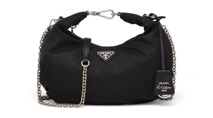 PRADA 在东京开了新店,OMA 的设计居然用海绵做墙面!