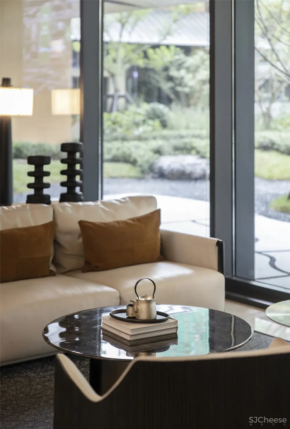 光影的几何丨唐忠汉新作