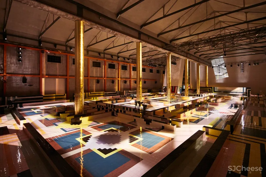 PRADA 在东京开了新店,OMA 的设计居然用海绵做墙面!