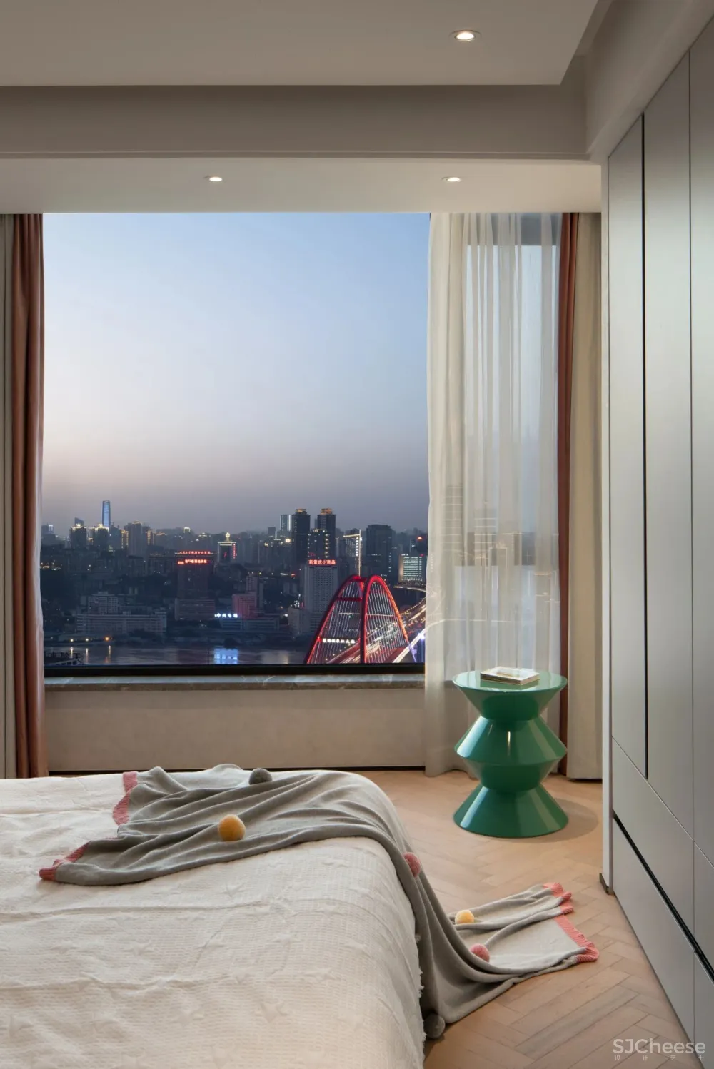 忱意设计:260㎡ 意式极简风叠墅,还原设计本真