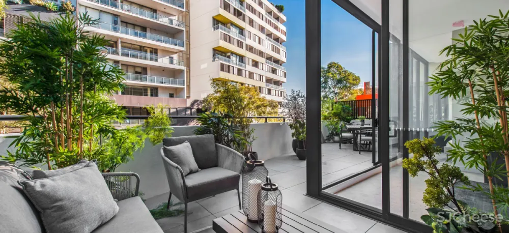 大尺度22米高人工瀑布 顶层无边泳池 生态豪宅新玩法