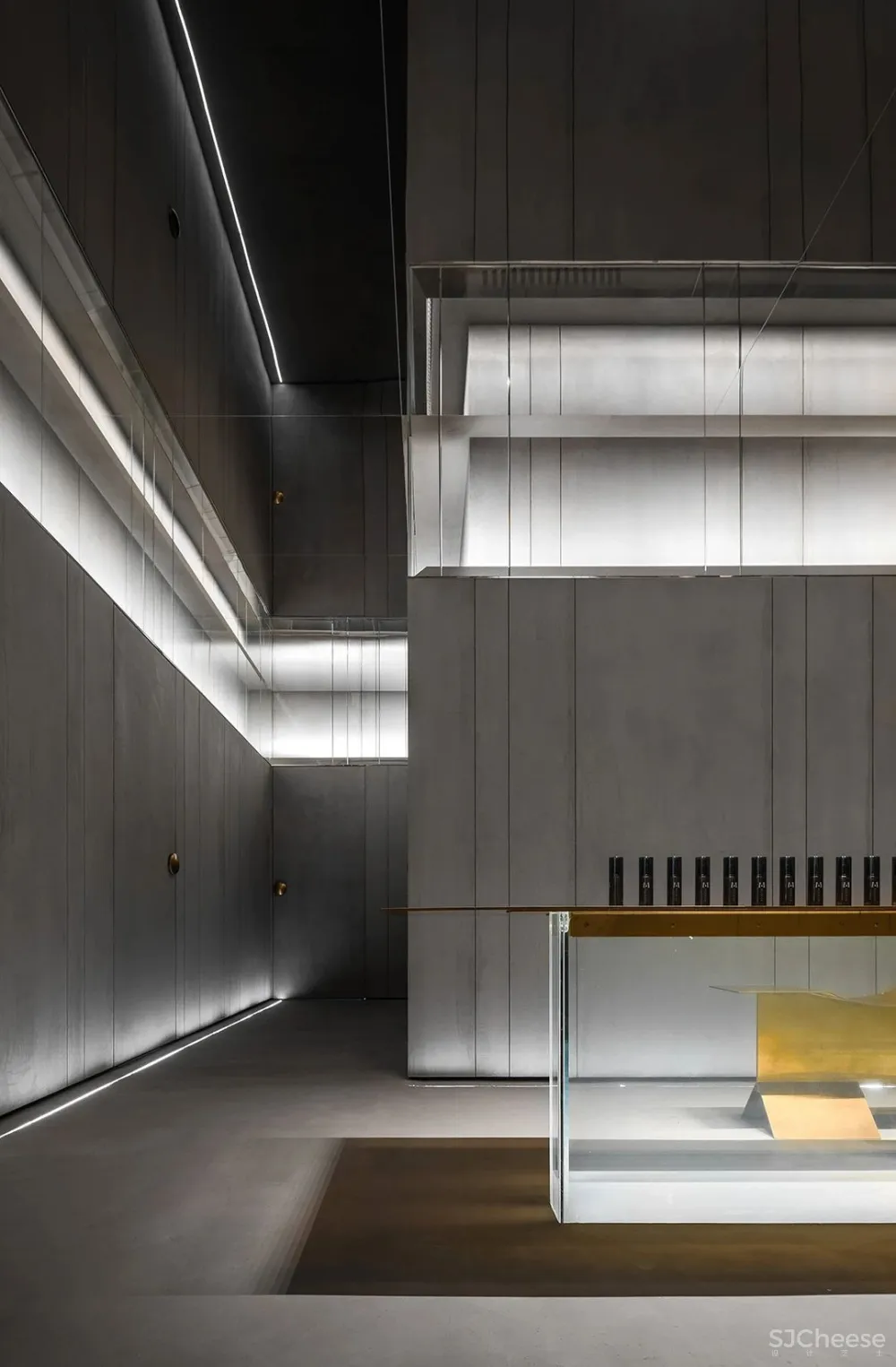 DOMANI 东仓 亮如白昼的夜及温和的肢解