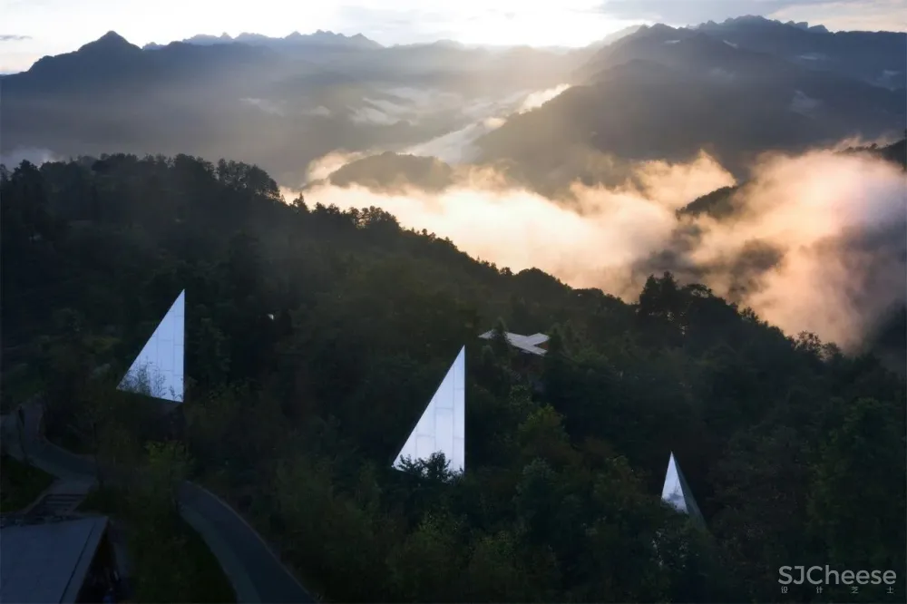 茶田里的悬浮木屋 千山云舍三峡木屋酒店