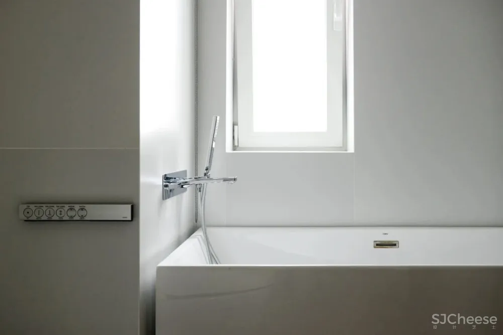 168㎡黑白木质空间,纯净与心安才是家的模样!