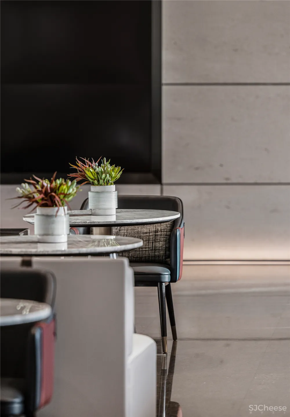 羽果新作:老工业城市美学风格的售楼处