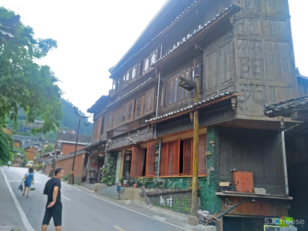 苗寨酒馆“浪酒闲茶”西江店 金戈设计