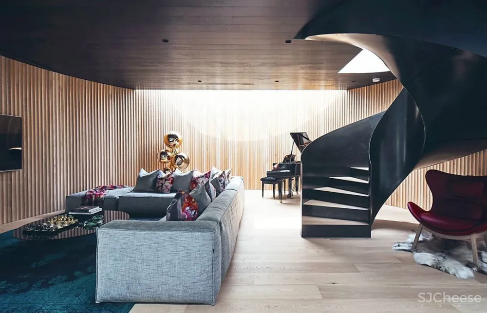 550㎡艺术别墅,在外墙的定制玻璃上画画,室内简直是一个小型美术馆!