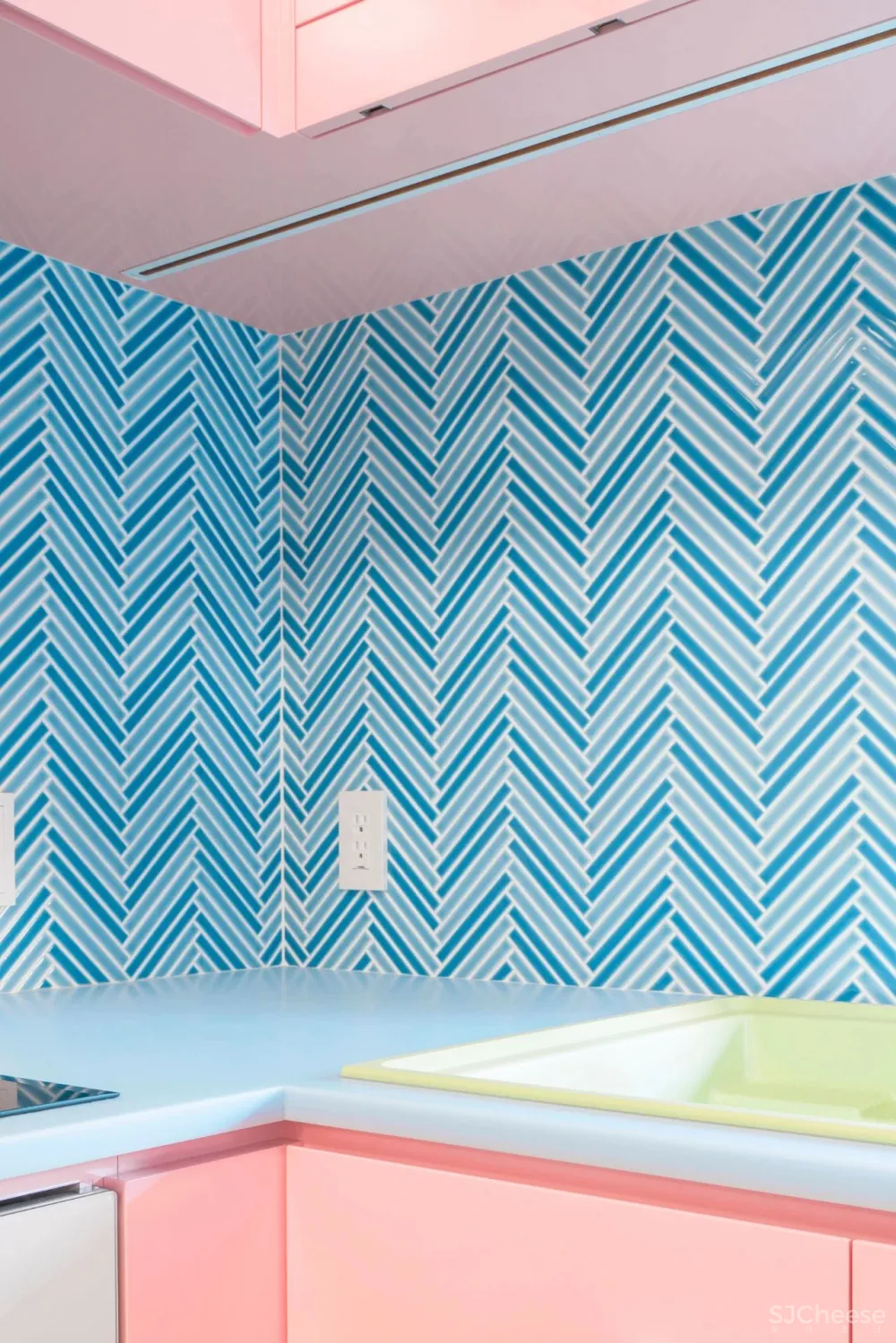 霓虹国的霓虹屋,怪异美学设计让我的眼睛直想哭!