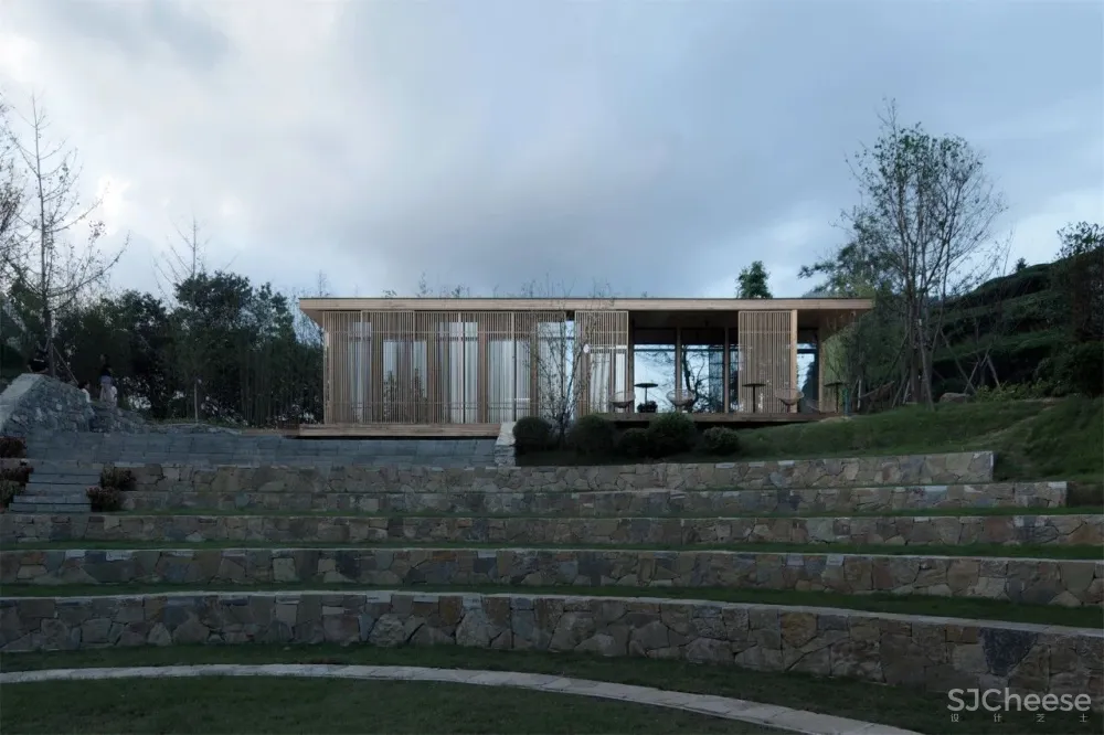 茶田里的悬浮木屋 千山云舍三峡木屋酒店