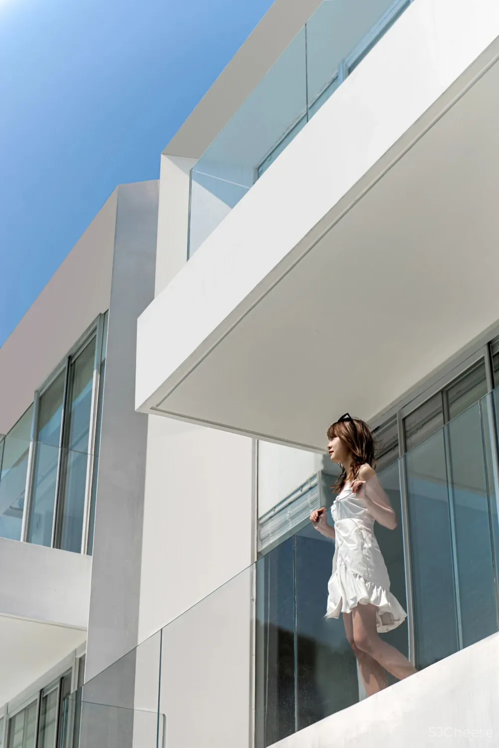 竹海里的极简酒店,美。