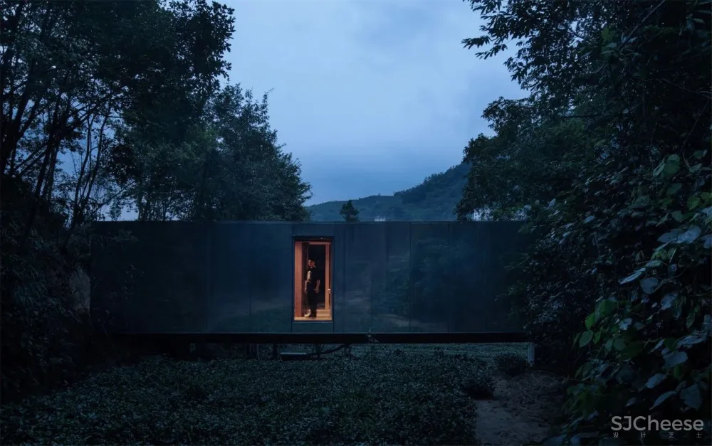 茶田里的悬浮木屋 千山云舍三峡木屋酒店