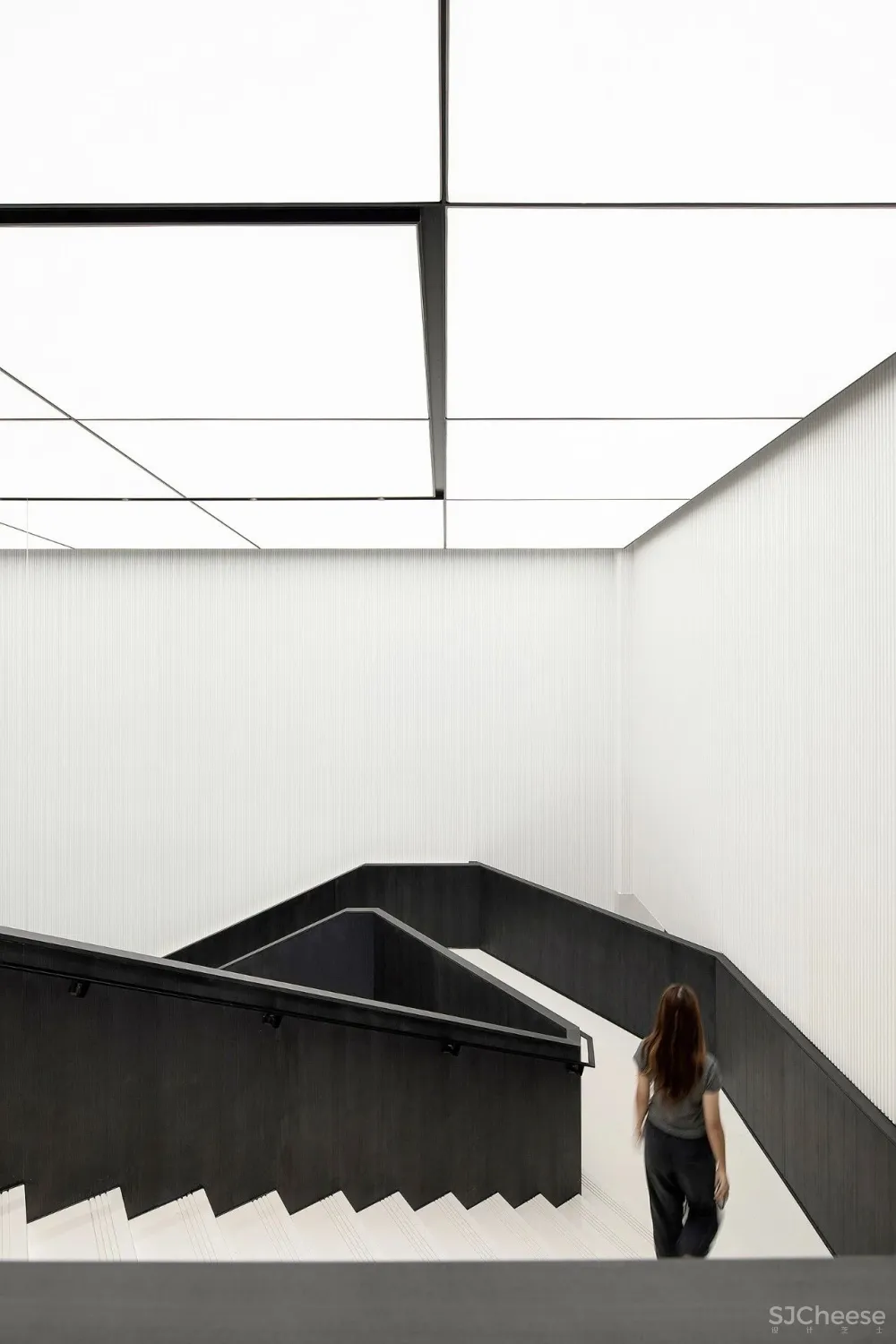 干净利落的现代设计,成就一脉相承的恢弘气韵!