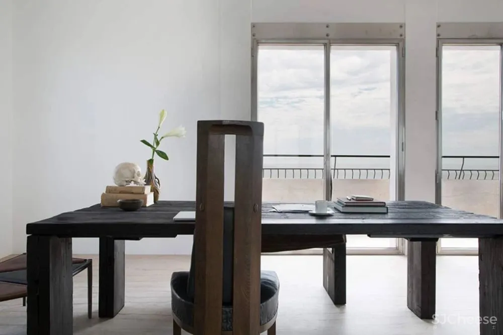 窥探一下时尚界的暗黑之王Rick Owens,他的家和他的生活都充满着怪异气息