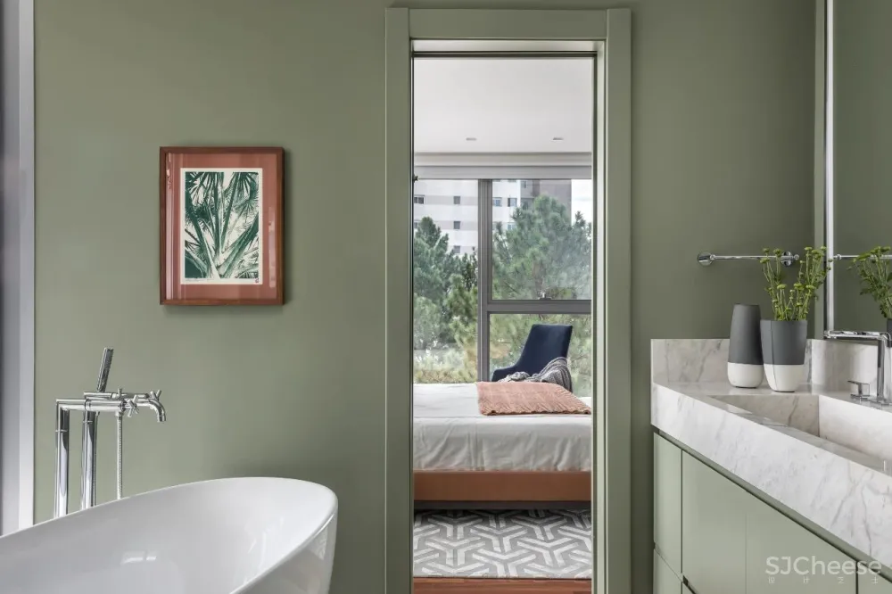 这个家的色彩大胆搭配到令人惊艳,却因为巧妙的处理带来了平衡感