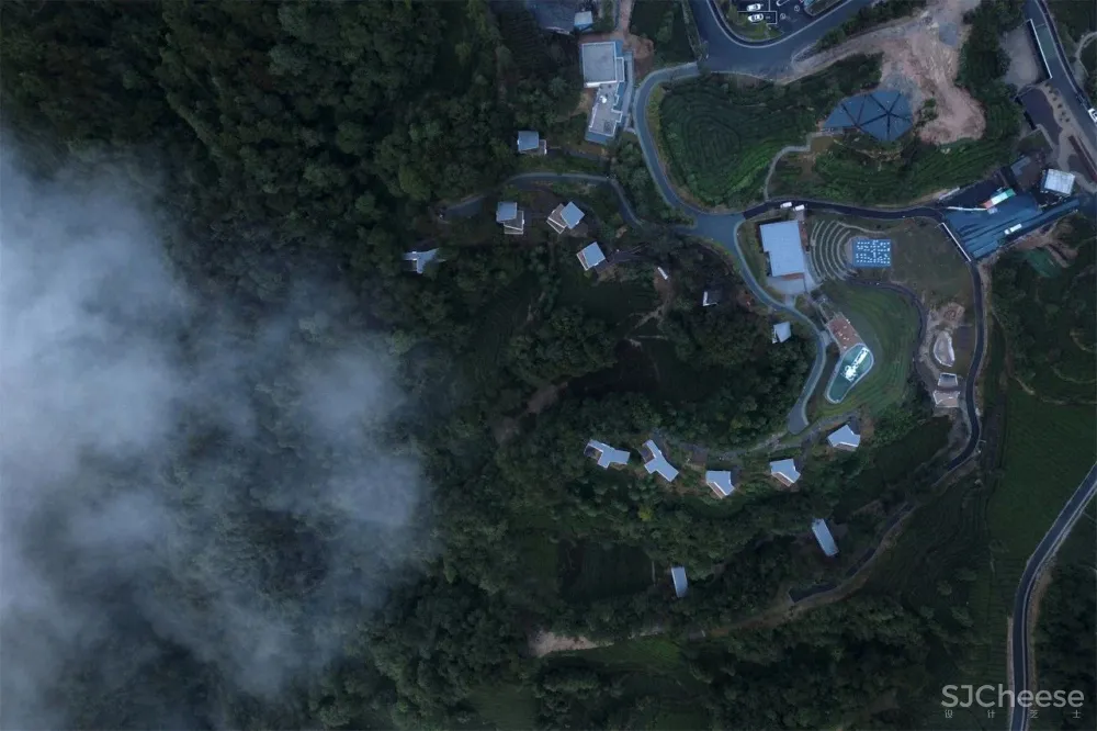 茶田里的悬浮木屋 千山云舍三峡木屋酒店