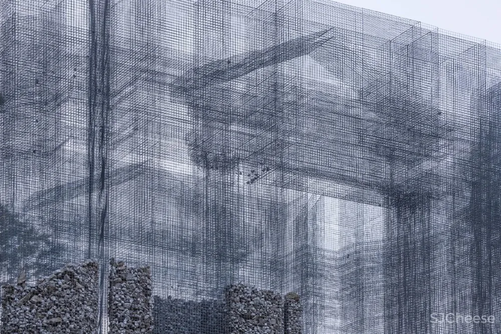 Edoardo Tresoldi丨 打造令人屏息的铁丝建筑艺术