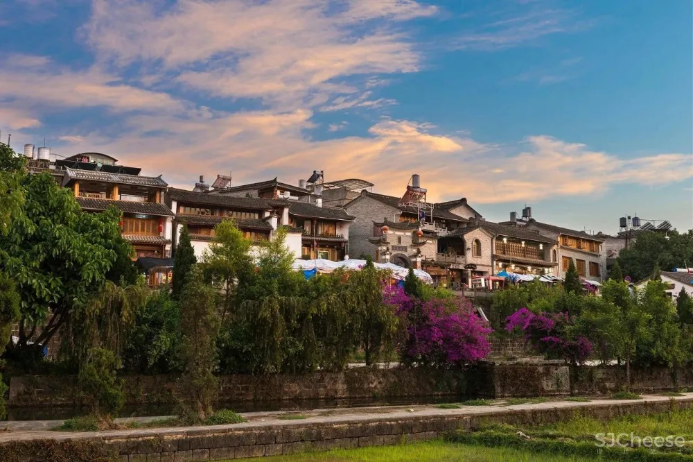 告别人从众！这个被低估的“西南小瑞士”，被稻田火山与古老温泉所拥抱，600年边陲小城的魅力，人见人爱！