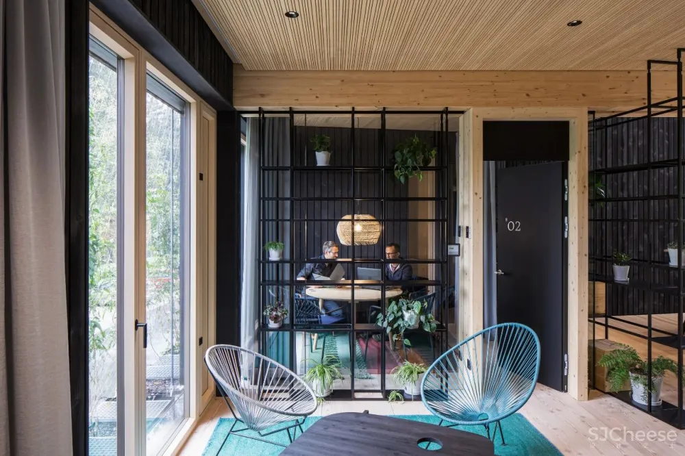 斯诺赫塔设计的木结构办公楼,用景观包裹外墙,环保的材料都是可回收的