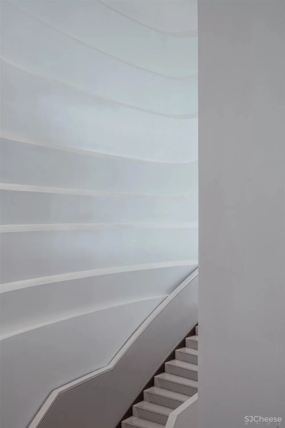 达观设计：纯净极简，行云流水间勾勒空间大美！