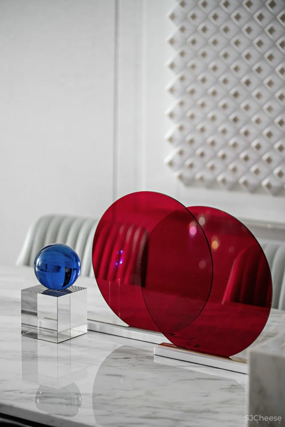 收集着夏季的色彩，刻画空间的美，时尚而又高级的生活美学气息。