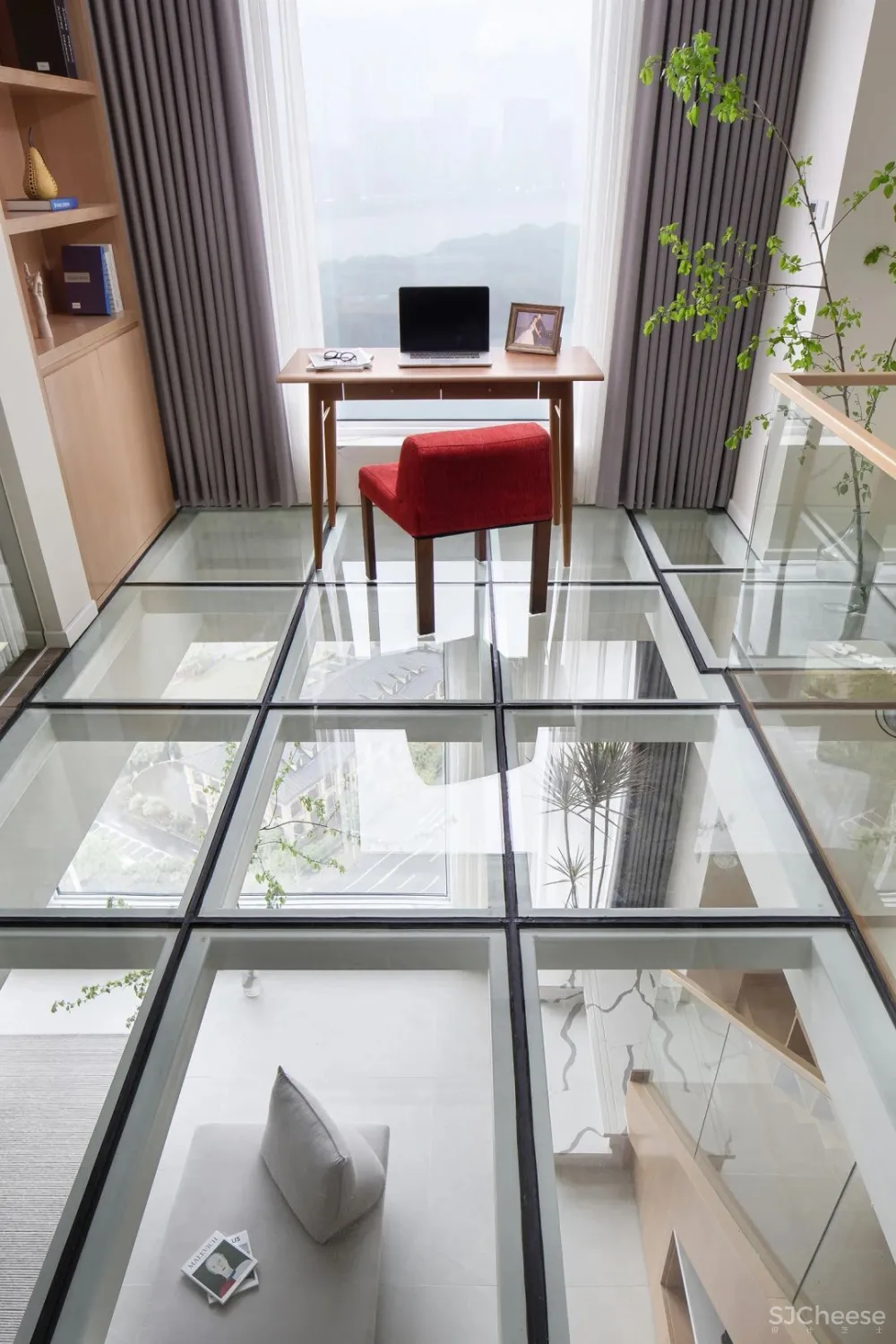 140㎡全透明的家,网红玻璃栈道 滑滑梯爽翻了!