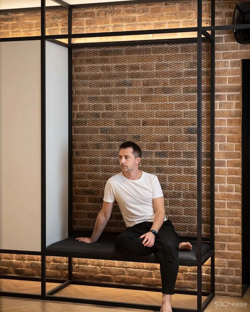 工业风两居室,层高不够,天花就这样装