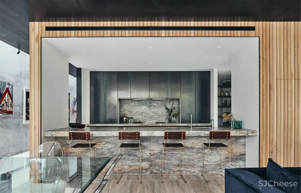 550㎡艺术别墅,在外墙的定制玻璃上画画,室内简直是一个小型美术馆!