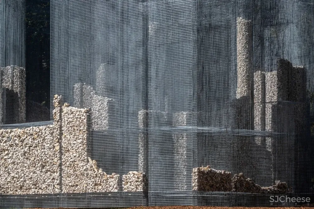 Edoardo Tresoldi丨 打造令人屏息的铁丝建筑艺术