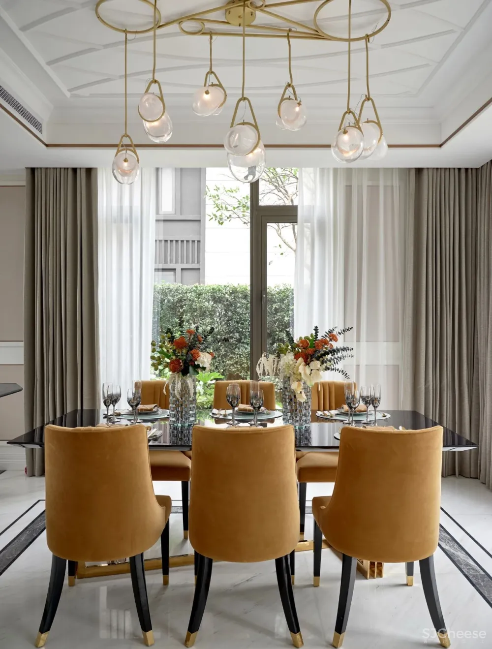 中性色作为空间主色调，搭配以暖温度的姜黄！