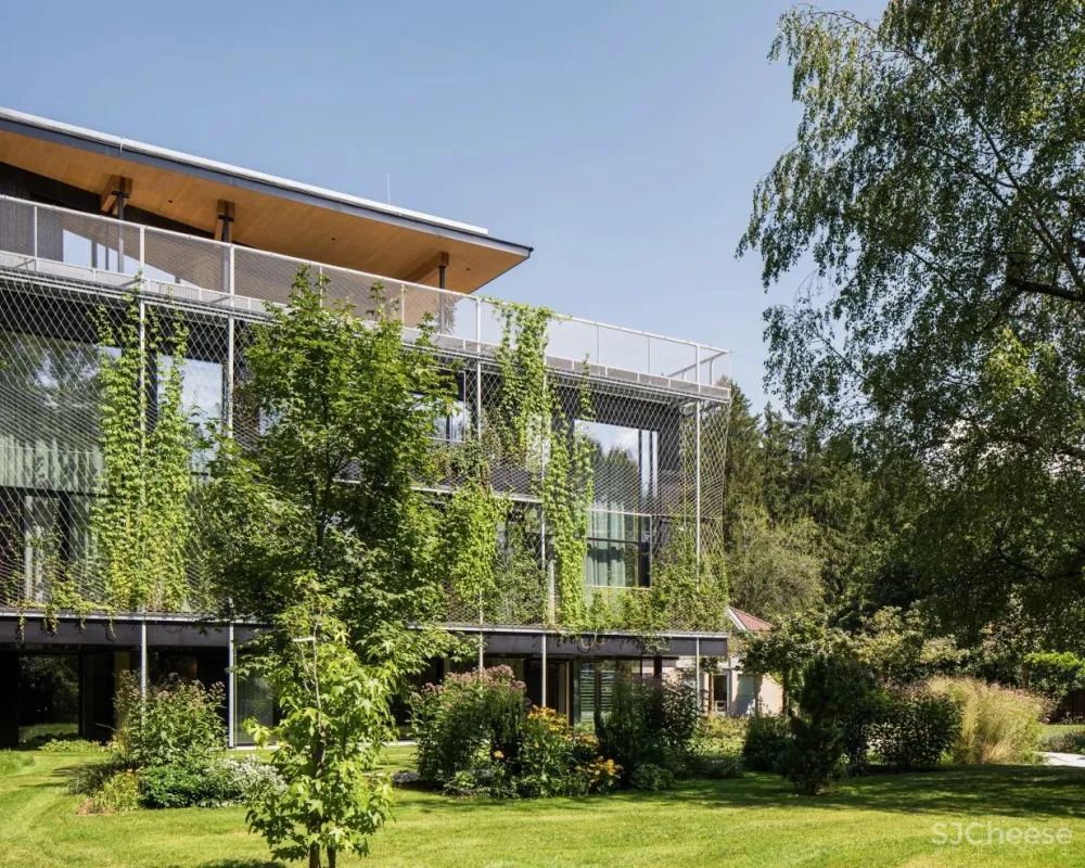 斯诺赫塔设计的木结构办公楼,用景观包裹外墙,环保的材料都是可回收的